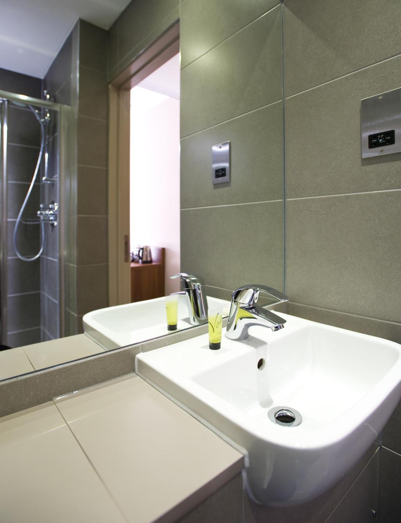 Court Hotel Londra