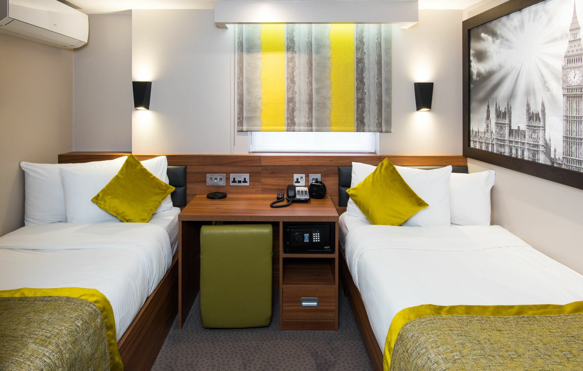 Court Hotel Londra